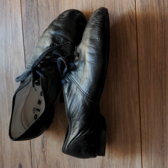 Capezio 357 Jazz Shoe - Picture 2 of 8